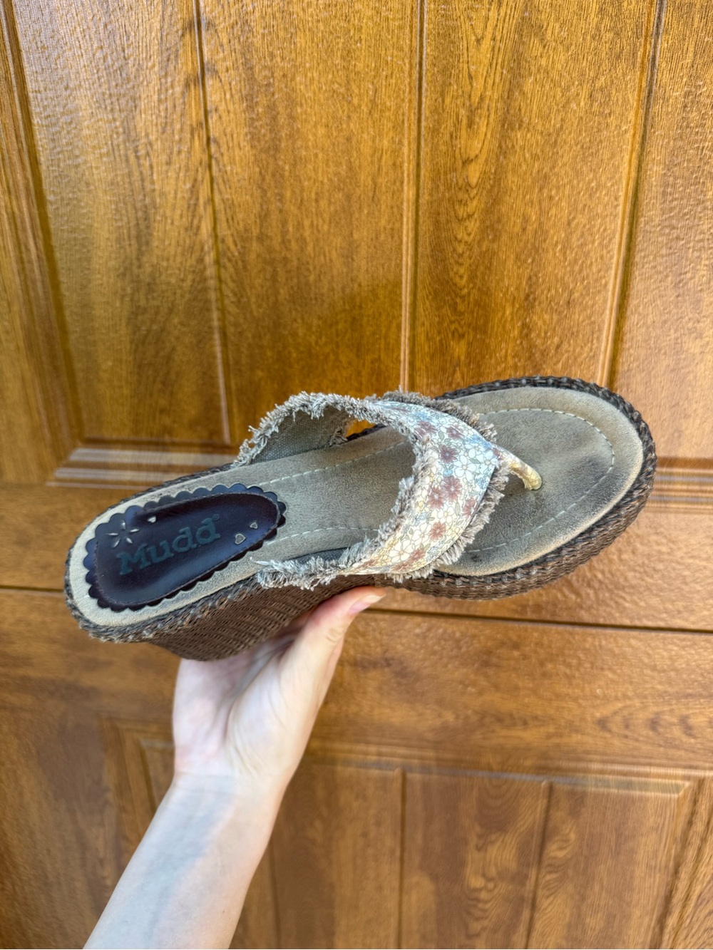 Vintage Y2K 2000s Mudd Floral Fabric Wedge Sandal in Beige and Brown raffia